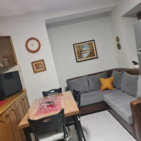 Dani Two Bedroom In Center Of * Τίρανα