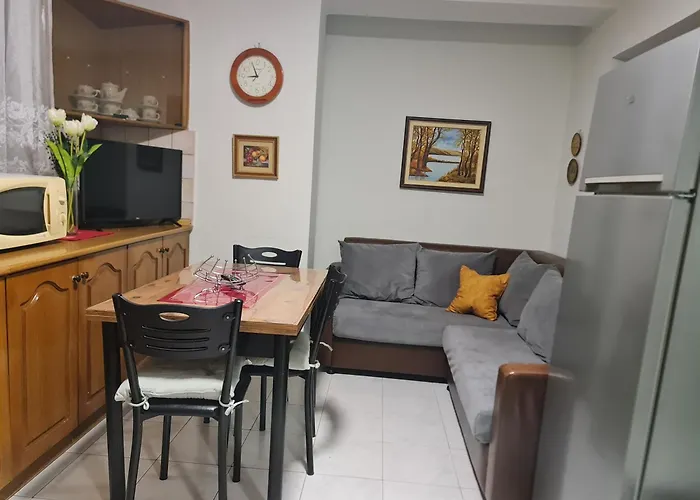 Dani Two Bedroom In Center Of